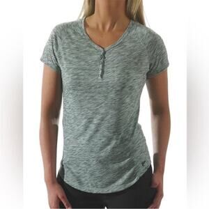 KAVU Gigi Green Everglade Short Sleeve V-Neck Tee Shirt